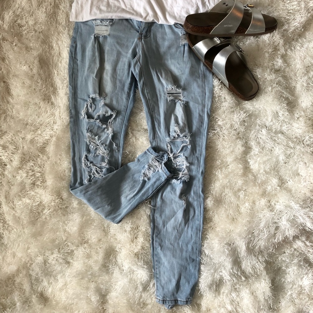 Light washed ripped jeans